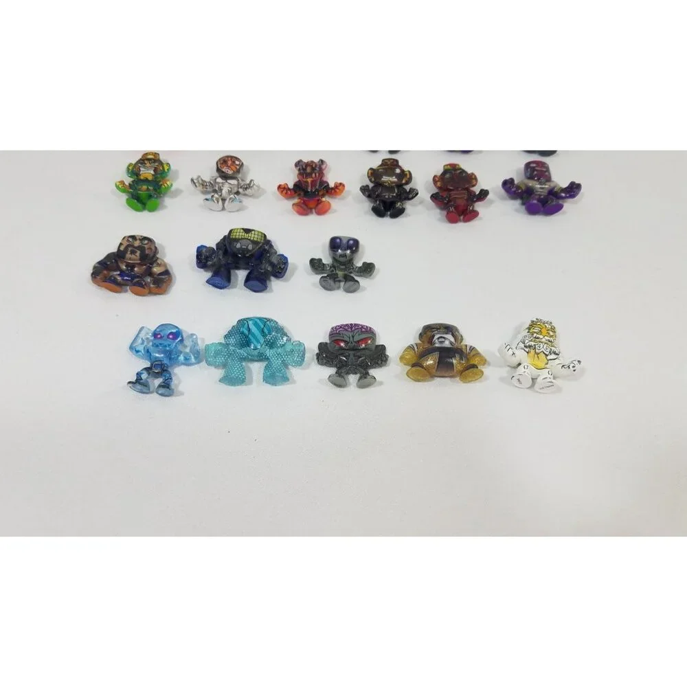 Million Warriors 20-Pack Blind Bag Collection With Launcher Mini Figures